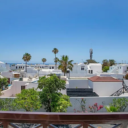 En Puerto Del Carmen, 4 Apartment